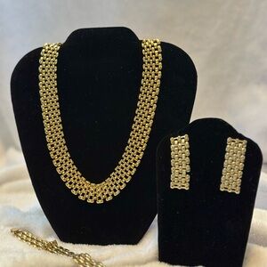 Necklace, earrings, bracelet